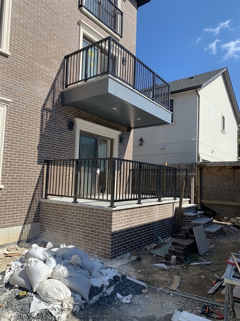 Exterior Balcony Vertical Picket Railing